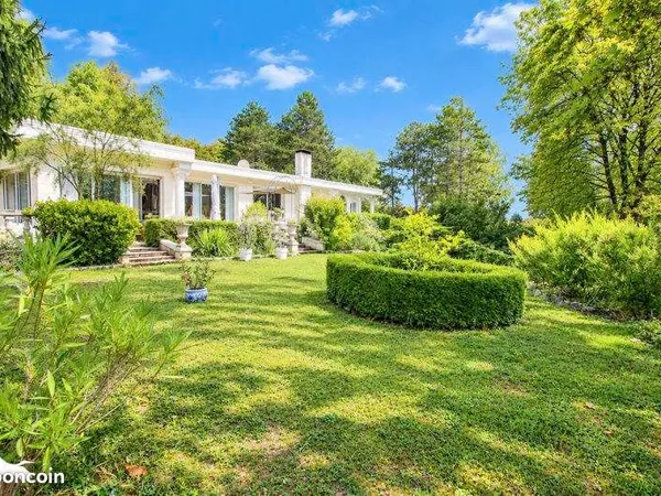 Maison 8 pièces 285 m²