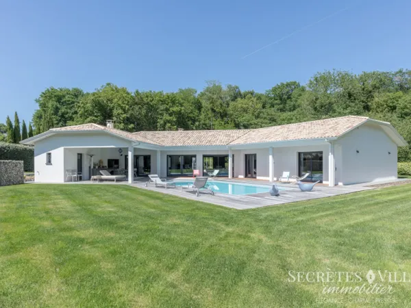 LATRESNE VILLA D'EXCEPTION 225M² SUR 3294M² VUE BOIS