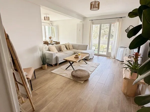 Appartement T3 74 m² + 25 m² de loggias - Garage & cave - Hyères Gare