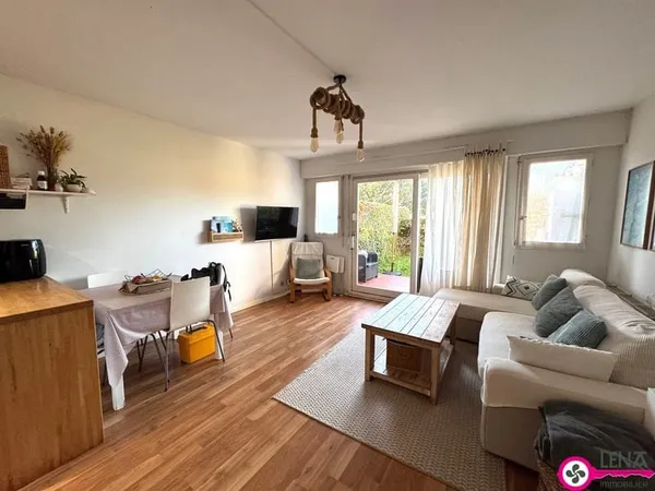 Emplacement idéal, pour ce T3 face à la baie.