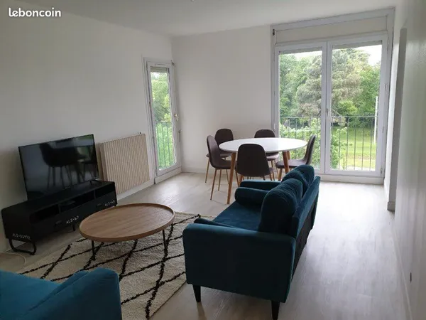 T4 meublé et équipé au dernier étage avec garage