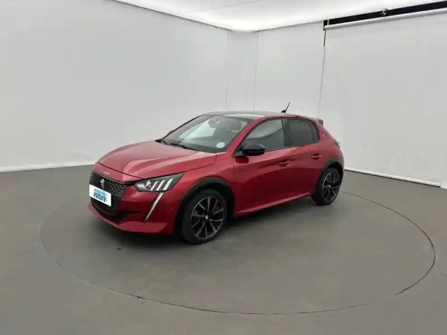 Peugeot 208 puretech 100 s&amp;s eat8 — photo 1