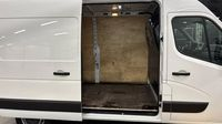 Renault Master F3300 L2H2 2.3 Blue dCi 135ch Confort Euro6 — photo 20