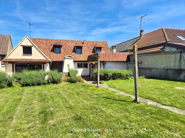 LE COUDRAY - Maison de caractère rénovée, dépendance réhabil