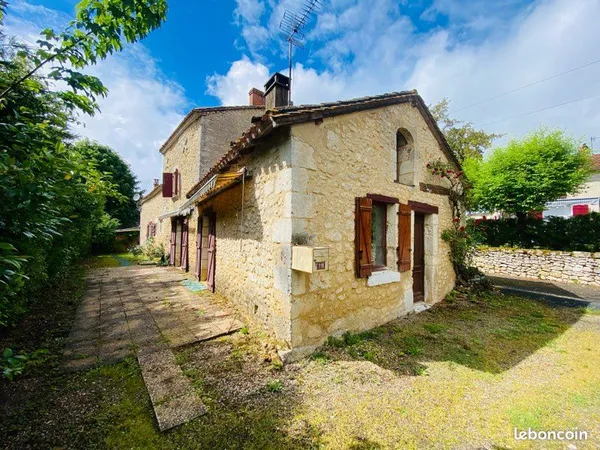 Maison avec séchoir à tabac et dépendances