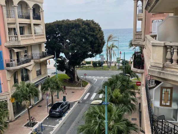 Jolie studio meublé vue mer - Menton, quartier Casino - Location longue durée