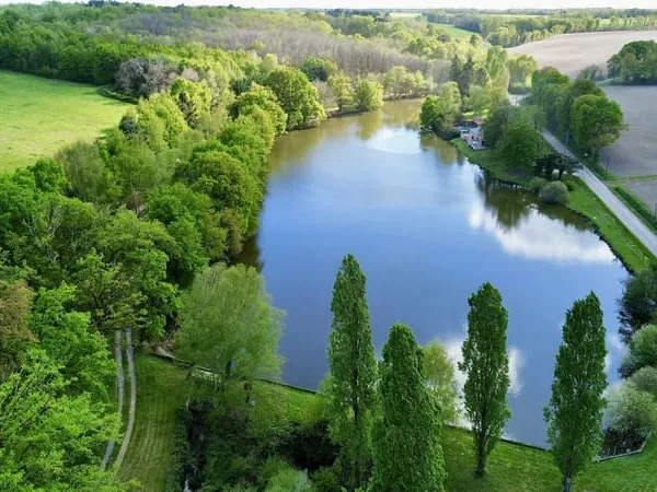 Propriété avec maison, étang et plus de 7 hectares de nature