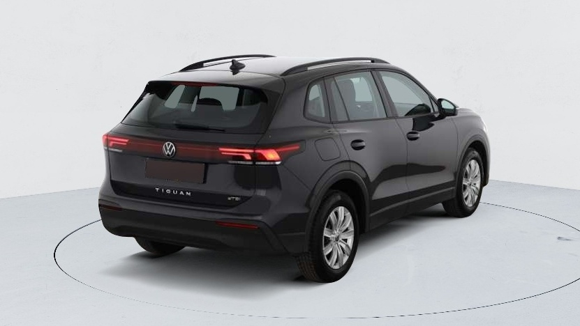 Volkswagen Tiguan — photo 7