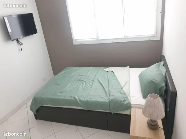 Chambre meublée avec télévision à 5 min de la gare