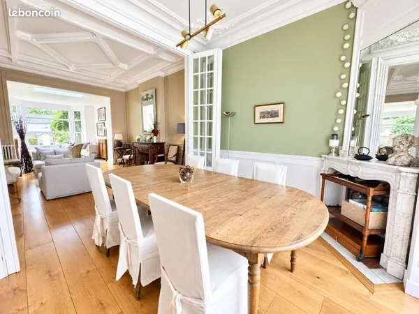 Maison 8 pièces 215 m²