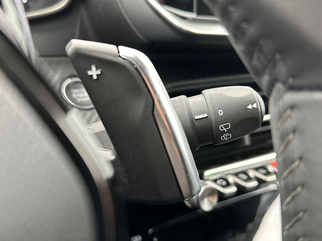 Peugeot 2008 puretech 130 s&s eat8 allure — photo 18