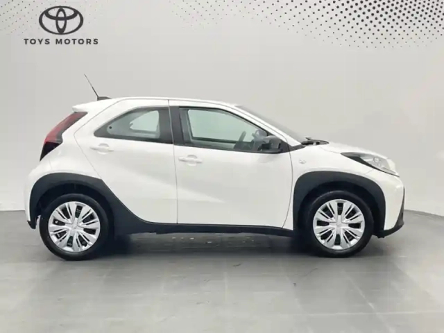 Toyota Aygo 1.0 s-cvt 72 dynamic — photo 3