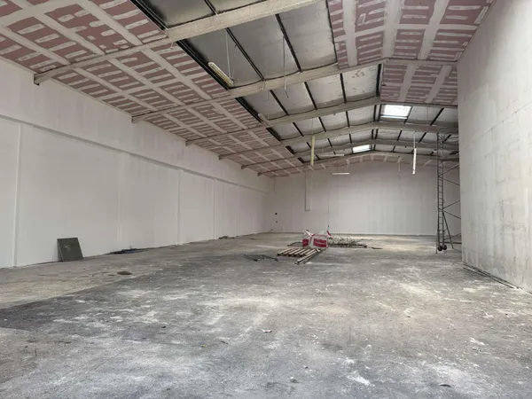 A louer dépôt lumineux 756m² à Jarry, Guadeloupe