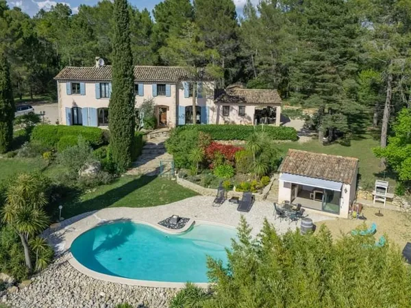 Maison 5 pièces 196 m²