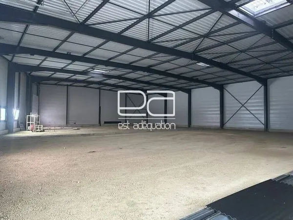 Local d'activité 938 m²