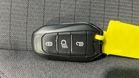 Peugeot 208 1.2 PureTech 100ch S&S Allure — photo 16