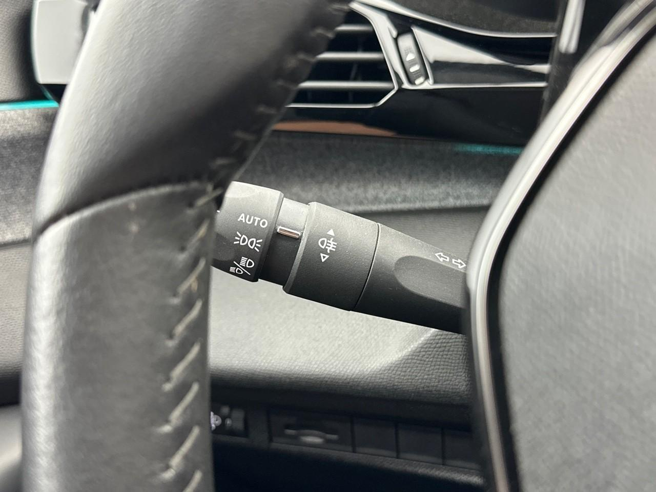Peugeot 308 sw puretech 130ch s&s eat8 allure pack — photo 17