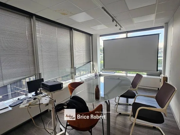 Bureau 275 m²