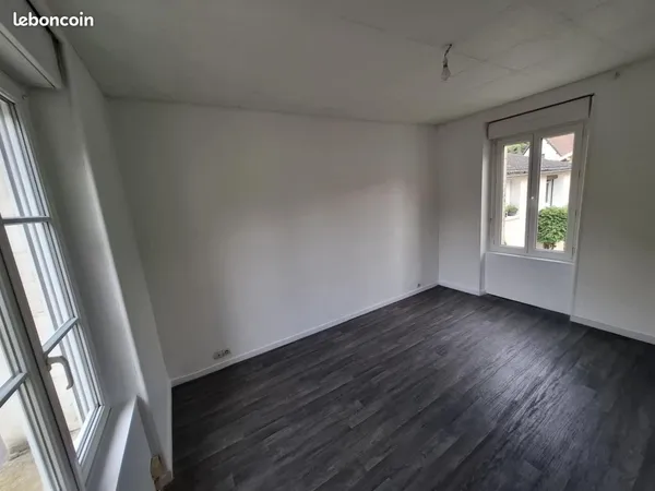 Appartement T1 disponible dès à présent. Non meublé