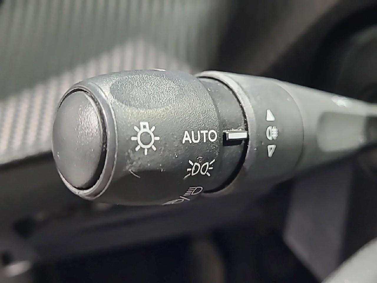 Peugeot 2008 puretech 100 s&s bvm6 active — photo 25