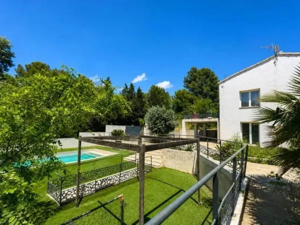 Maison 9 pièces 320 m²