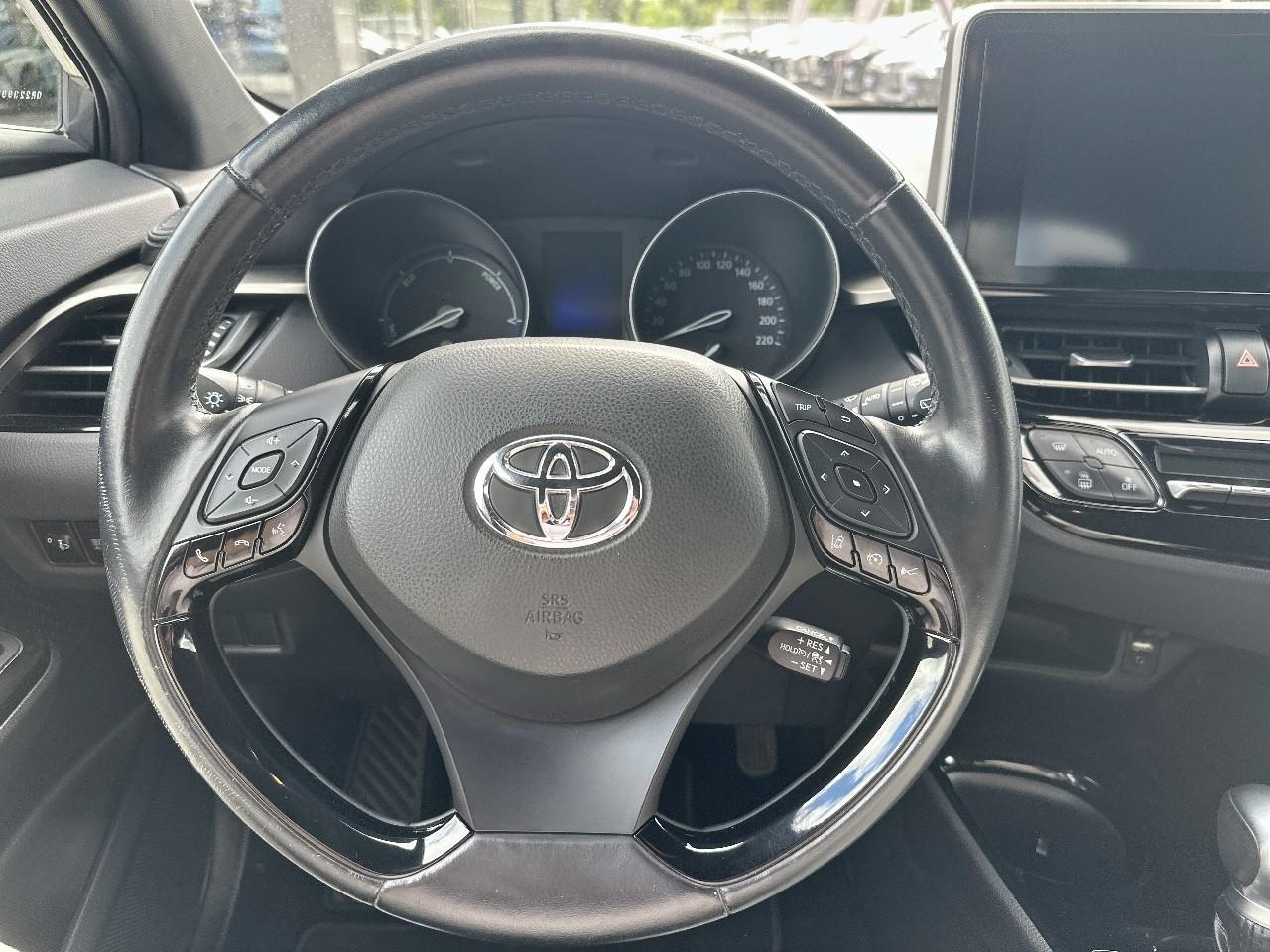 Toyota C-Hr 122h collection 2wd e-cvt rc18 — photo 17