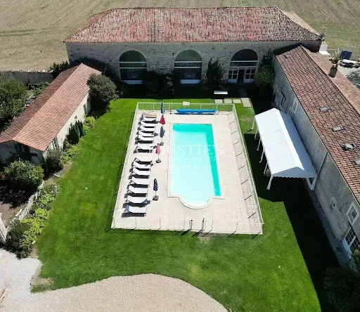 Propriété 38 pièces 820 m²
