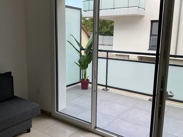 Studio récent de 31 m² avec balcon et place de parking - Voglans