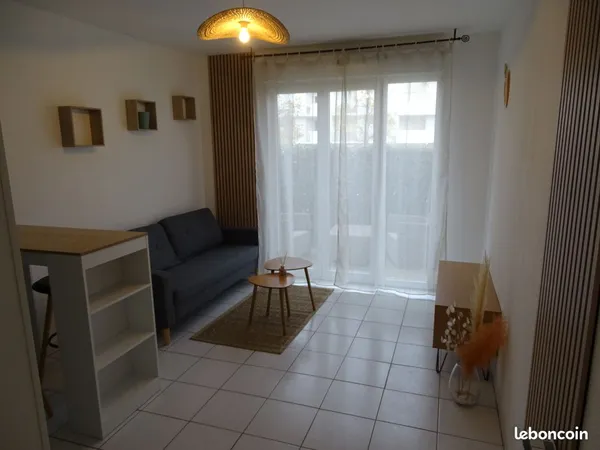 T2 meublé + parking + terrasse+ piscine