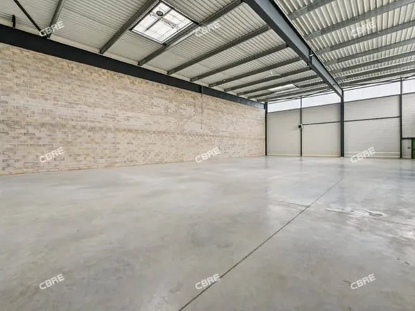 Local d'activité 8554 m²