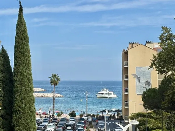 À VENDRE T3 en plein centre-ville du Lavandou vue mer