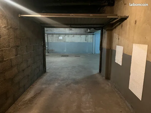 Parking Lyon 7e - avec lumière