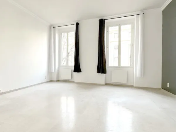 Local 3 pièces 48 m²