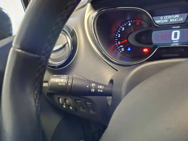 Renault Captur dci 90 energy eco² — photo 74