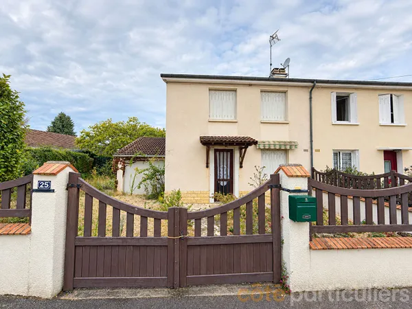 Maison avec garage et jardin