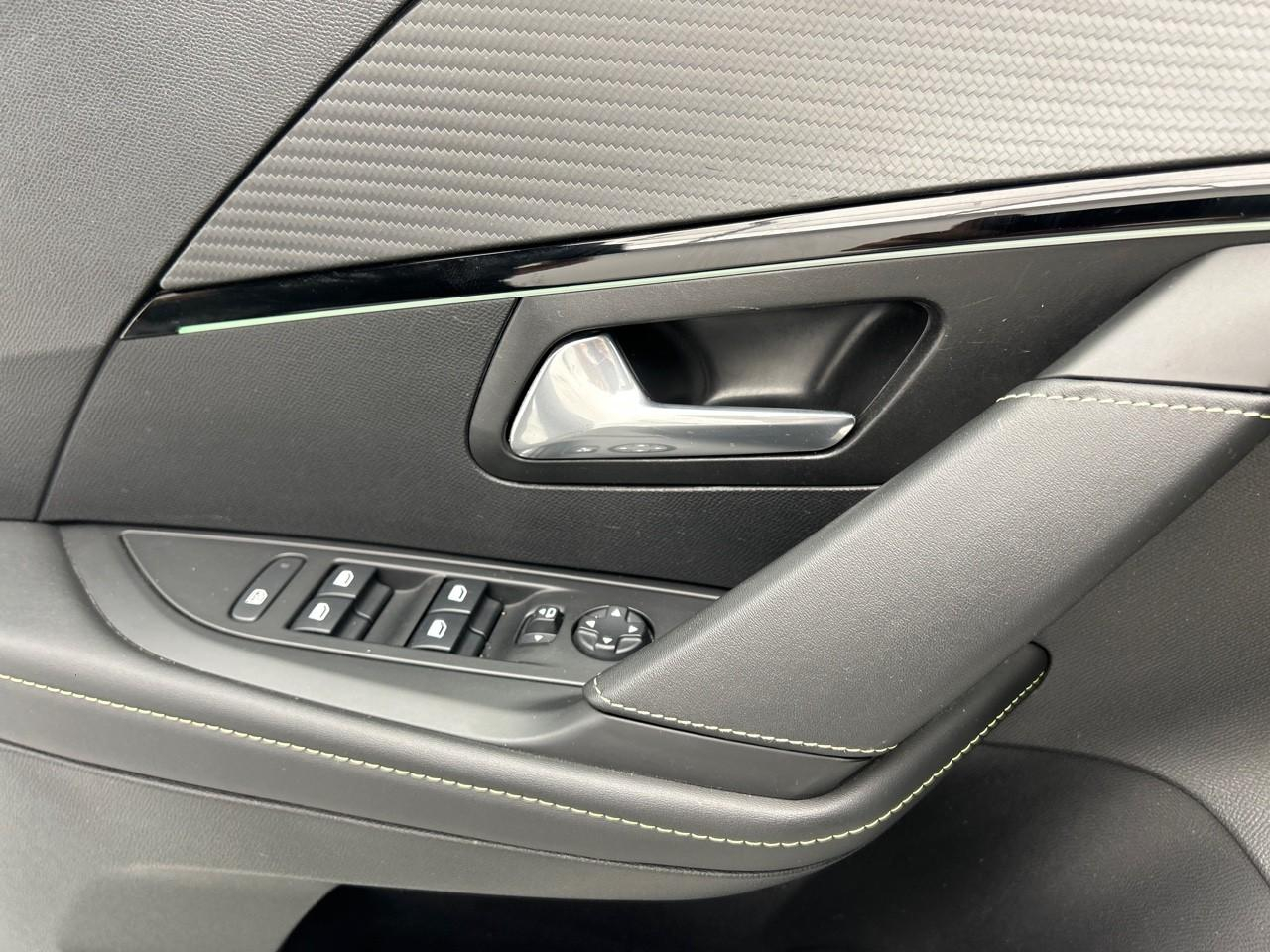 Peugeot 208 electrique 50 kwh 136ch gt pack — photo 28
