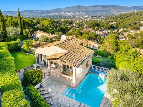 Villa avec piscine à distance de marche du village de Mougins