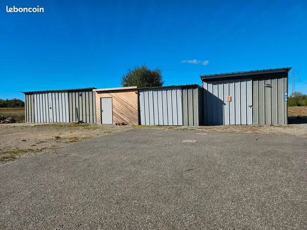 À LOUER - 4 HANGARS DE STOCKAGE - 105 m² AU TOTAL