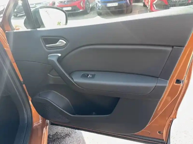 Renault Captur e-tech 145 - 21 — photo 11