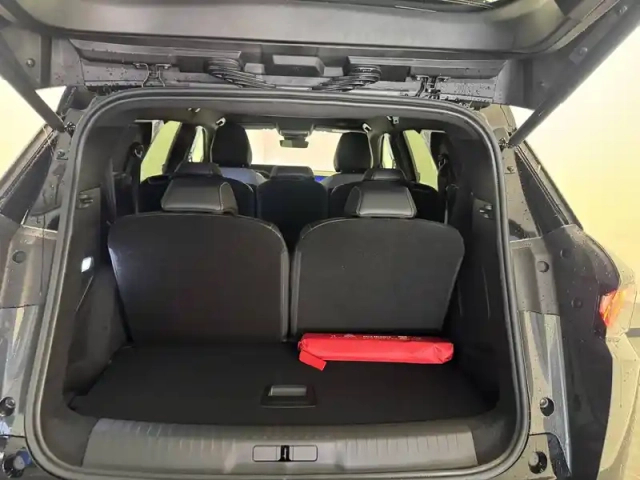 Peugeot 5008 electrique 210 ch 73 kwh — photo 9