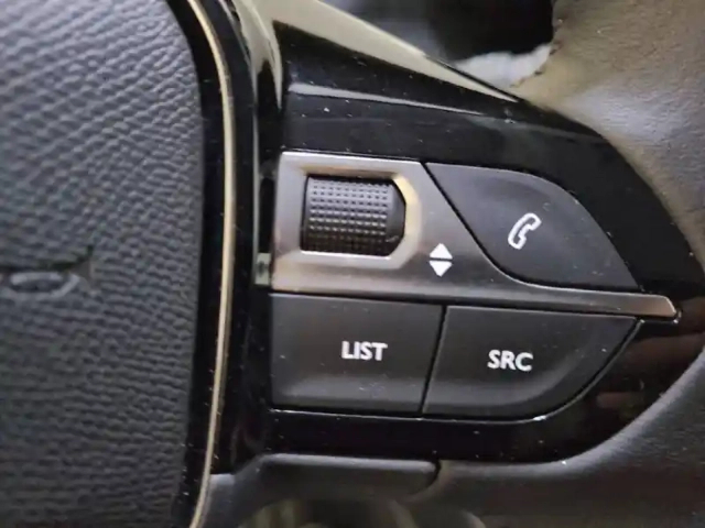 Peugeot 208 electrique 50 kwh 136ch — photo 97