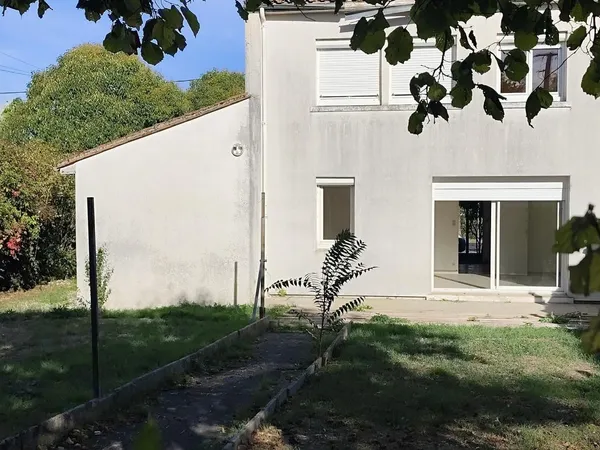 3 chambres, garage et beau jardin bien exposé