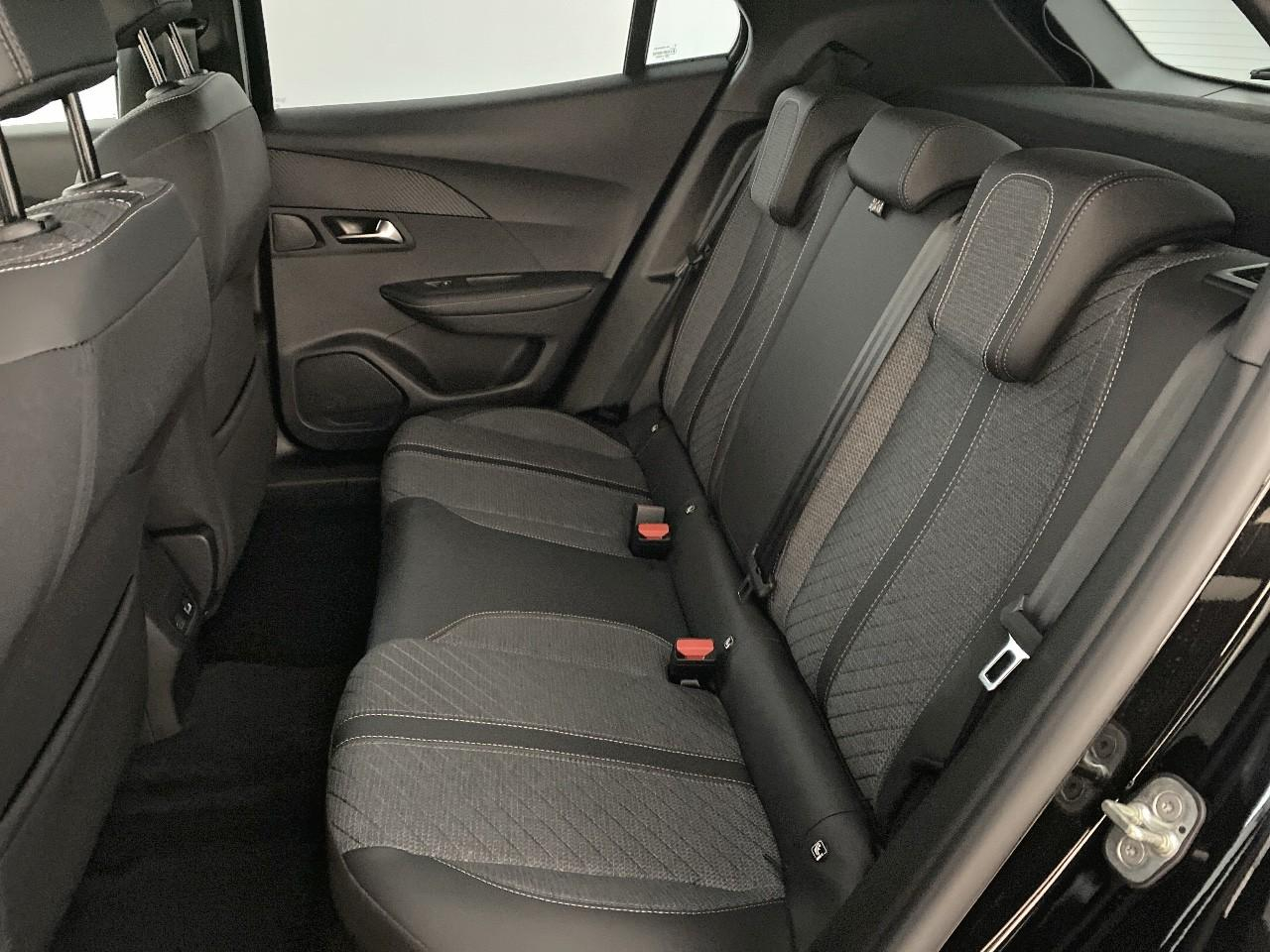 Peugeot 2008 hybrid 145 ch e-dcs6 allure — photo 10