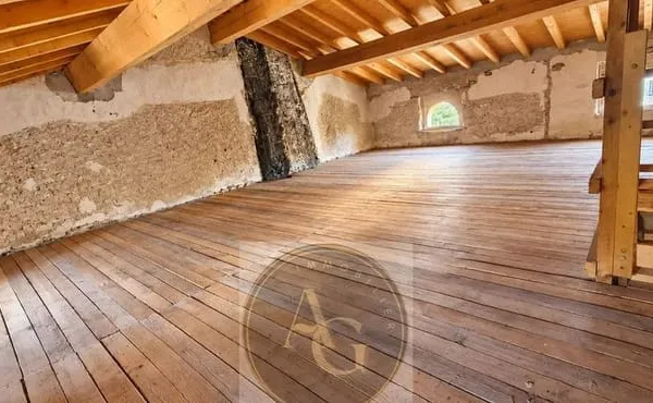 Maison de village en pierre à rénover  140 m²  jardin  Villes