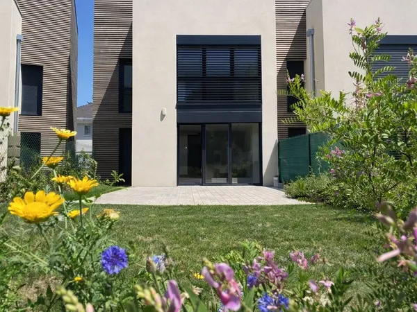 Maison récente Climatisée - 102 m² - 3 ch + mezzanine - DPE B - Terrasse rooftop