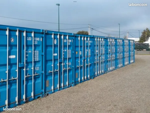 Location d'un box de 14m2 dans un terrain clos et sécurisé Stockage