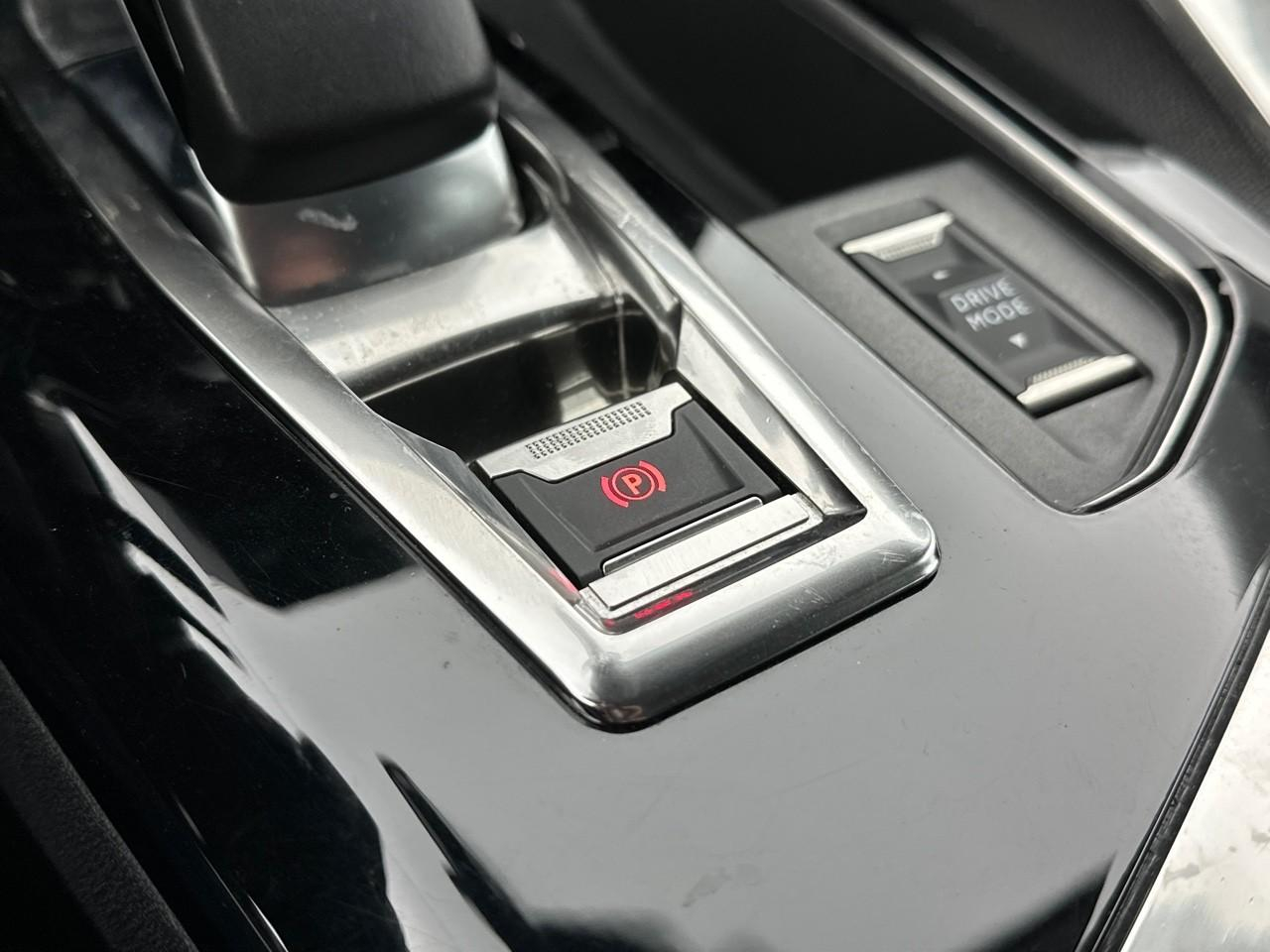 Peugeot 3008 hybrid 225 e-eat8 allure pack — photo 31