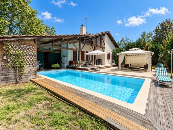 La Brède - Maison familiale avec piscine et parc arboré