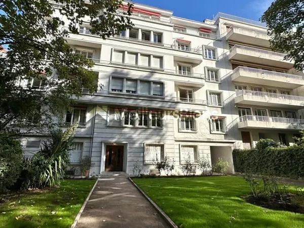 Appartement 4 pièces 93 m² à Neuilly-sur-Seine, à rénover - balcons