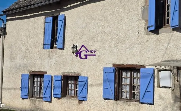 Maison de village plus 2 maisonnettes à restaurer